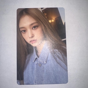 Die offizielle NewJeans Photocard von Haerin