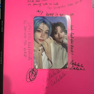 "Erhalte die Stray Kids Rock-Star Lee Weiss und Felix Foto Karte."