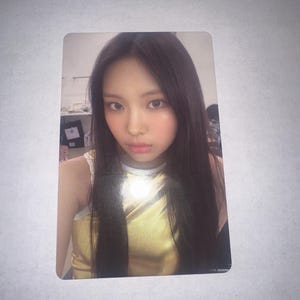 &quot;Offizielle NewJeans Fotokarte &quot;&quot;Hyein&quot;&quot;.&quot;