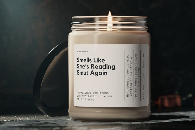 Huele como si estuviera leyendo Smut otra vez, Vela Smut, Vela de libro, Regalo Smut, Vela de lector romántico, Vela de libros obscenos, Regalos de libros picantes imagen 1