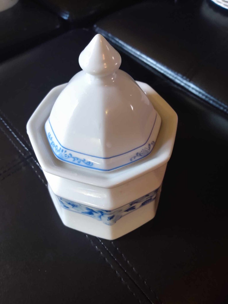 Vintage Christopher Stuart Dresden Blue Sugar Dish with Lid Beautiful Porcelain Fine China 5 x 3.5 image 4