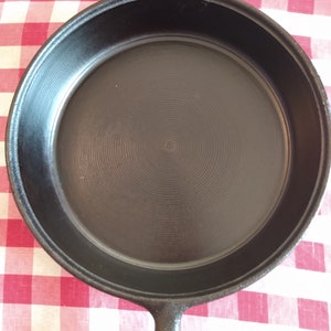 Taiwan cast iron skillet