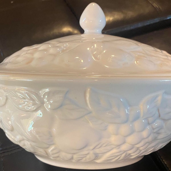 Beautiful Vintage White Pottery Marks & Spencer - Fruit Serving Dish  12.5” x 8.5” x 4.5”!