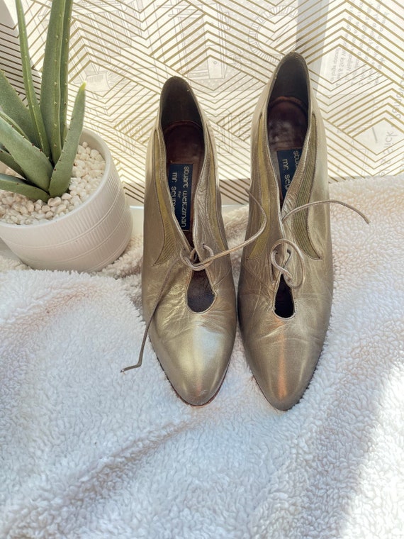 Vintage Stuart Weitzman gold lace heel sz 9.5