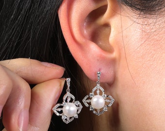 Pendants d'oreilles avec perles/Tiges d'oreilles avec perles en argent/Boucles d'oreilles pendantes fleurs et perles/Boucles d'oreilles pour mariage/Bijoux de mariage/Boucles d'oreilles pendantes avec perles d'eau douce