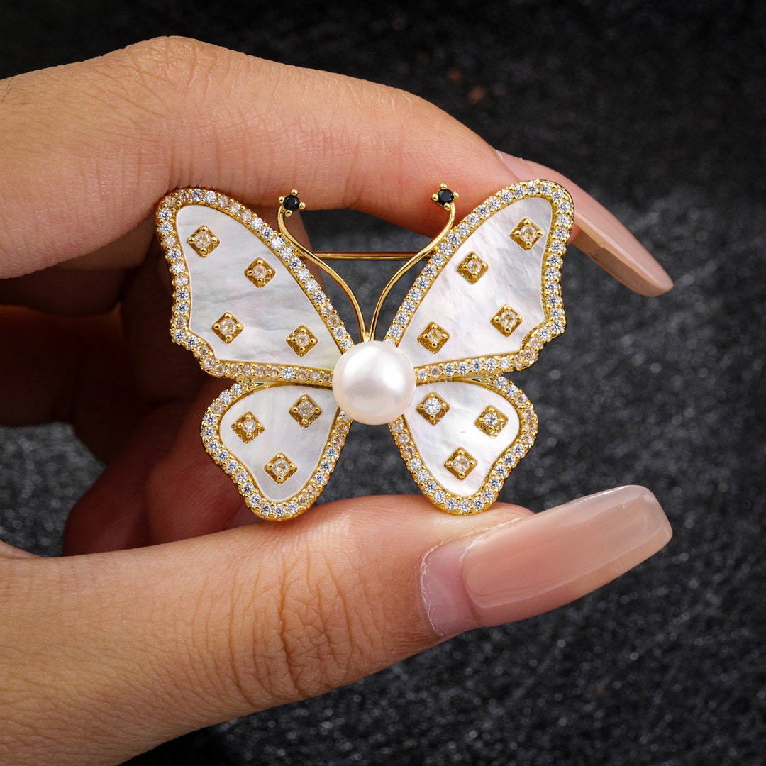 thumbnail image 2 of Shejuety Camellia Flower Pearl Brooch Women's Fashionable Camellia Flower Gift Clothing Accessories Designed Specifically For Fashionable Women, Jewelry Gifts Suitable For Various Holiday Jewelry Gifts (Black 2 of 14