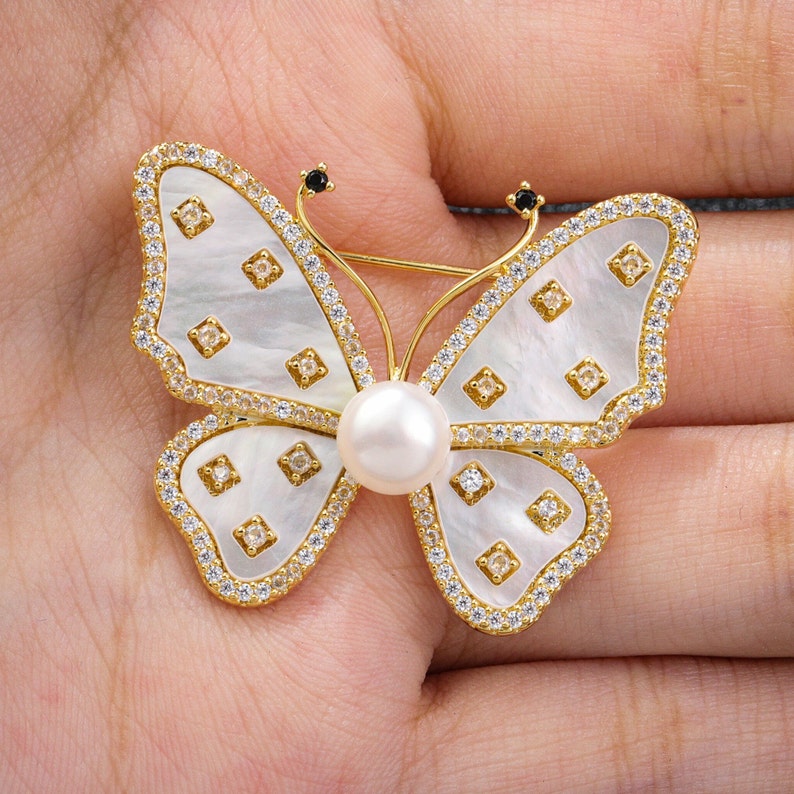 YYBONNIE Crystal Butterfly Brooch With Pearl Pendant - Curacao