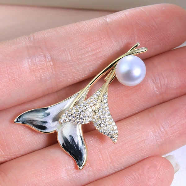 Pearl-Embellished Golden Fish-Tail Brooch/Ocean-Inspired Colorful Pearl Brooch/Sparkling Fish-Tail  Pearl Combination Brooch/Enamel Brooch