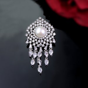 Women's Small Pearl Brooch, Gift for Mom/Mother's Day Gift/Silver Tassel Brooch/Crystal Brooch/Pearl Brooch/Gift for Girlfriend/Bag Pin
