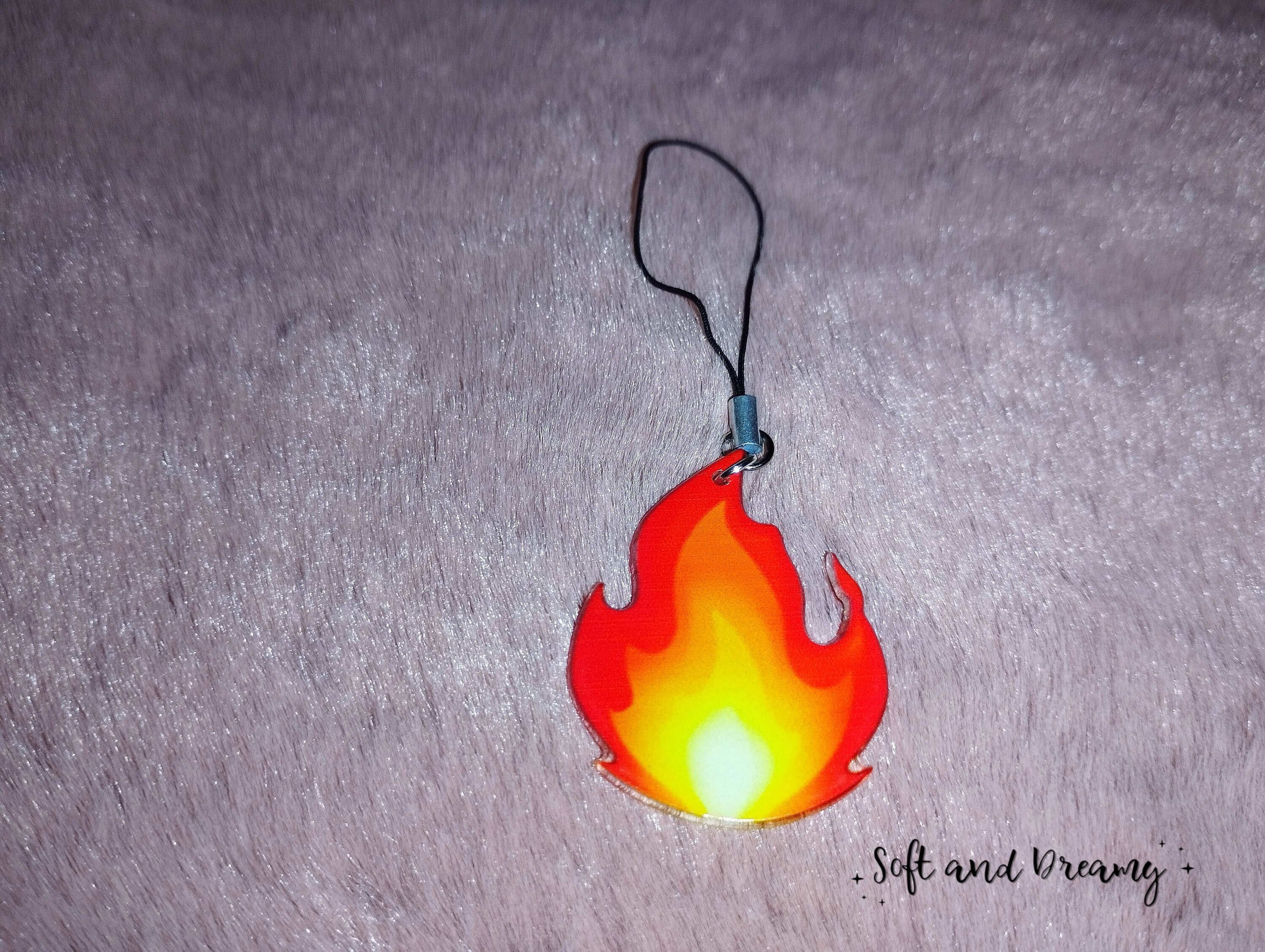 Llavero con emoji de fuego / Llavero con emoji popular / Colgante para teléfono / Llavero de acrílico de alta calidad / Hecho a mano