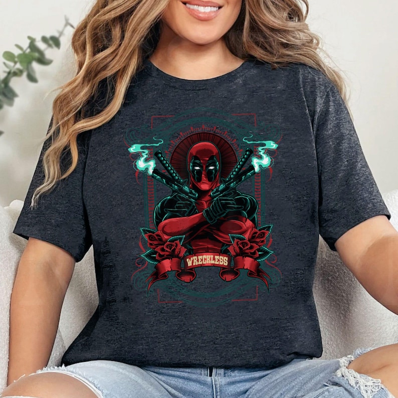 Maglietta vintage con ritratto di Deadpool: regalo per i fan dei supereroi degli Avengers immagine 4
