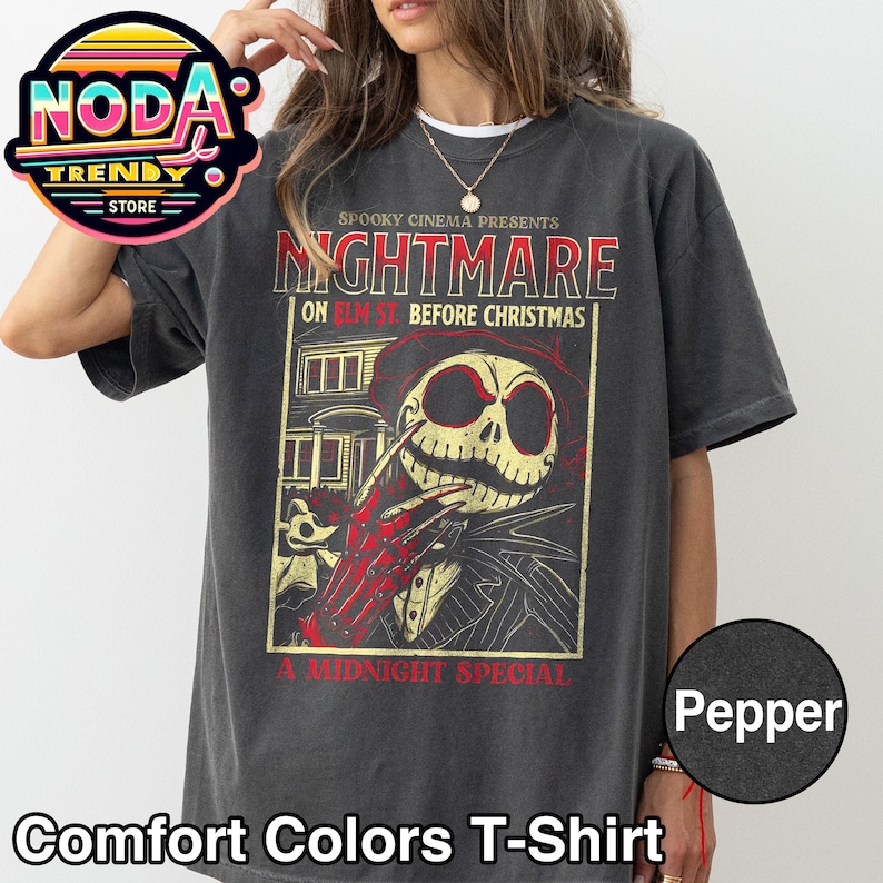 Puede incluir: Camiseta Comfort Colors color pimienta con un gr&aacute;fico de "Nightmare Before Christmas". El dise&ntilde;o incluye a Jack Skellington, el texto "Nightmare on Elm St. Before Christmas" y "A Midnight Special."