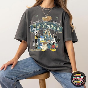 Camiseta vintage de colores cómodos de Disney Potatoland, camiseta de viaje de WDW Disneyland, camiseta de Mickey Goofy Donald, sudadera con castillo de Disney Potatoland imagen 2