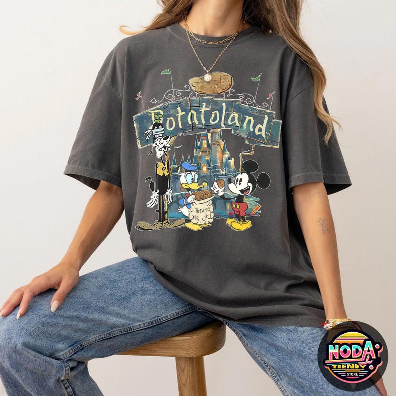 Camiseta vintage de colores cómodos de Disney Potatoland, camiseta de viaje de WDW Disneyland, camiseta de Mickey Goofy Donald, sudadera con castillo de Disney Potatoland imagen 2
