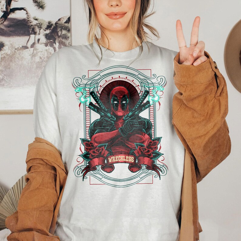 Maglietta vintage con ritratto di Deadpool: regalo per i fan dei supereroi degli Avengers immagine 3