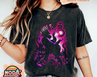 レトロなアースラ ディズニーヴィランズ コンフォートカラーシャツ、ファミリートリップTシャツ