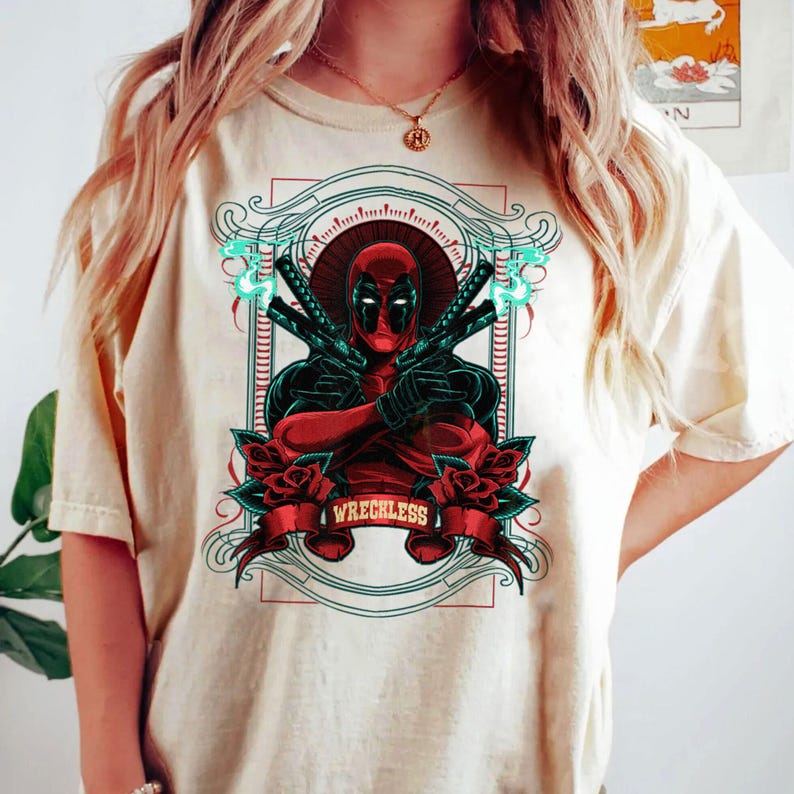 Maglietta vintage con ritratto di Deadpool: regalo per i fan dei supereroi degli Avengers immagine 2