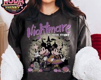 Camiseta vintage de Disney de Halloween "Pesadilla en la calle principal", camiseta con el nuevo disfraz de Mickey y Minnie (2024), Mickey no da tanto miedo, temporada espeluznante