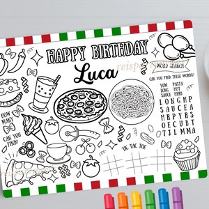 K&ouml;nnte beinhalten: Eine schwarz-wei&szlig;e druckbare Malvorlage mit einer Happy Birthday-Botschaft f&uuml;r Luca. Die Seite zeigt verschiedene italienisch inspirierte Bilder, darunter Pizza, Pasta und einen Cupcake. Es gibt auch ein Wortsuchr&auml;tsel und ein Tic-Tac-Toe-Spiel.