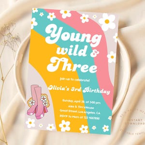 Junge Wilde und drei Geburtstagseinladung, Boho Chic Kleinkinder 3.Party, Pastell Blumenfeier, bearbeitbare Canva Vorlage, Sofort Download
