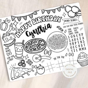 K&ouml;nnte beinhalten: Schwarzwei&szlig;es druckbares Geburtstagsaktivit&auml;tsblatt mit einem Wortsuchspiel, einem Tic-Tac-Toe-Spiel und einem Banner "Happy Birthday Cynthia". Das Blatt enth&auml;lt Bilder von Pizza, Spaghetti, einem Cupcake und anderen Lebensmitteln.