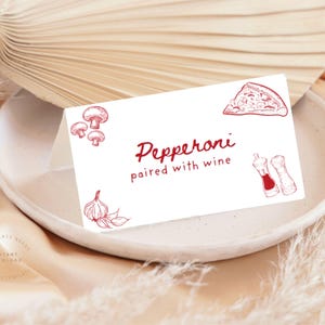 Tarjetas de pizza dibujadas a mano, etiquetas de comida italiana para cumpleaños en blanco y rojo, tarjeta de pizza doblada escrita a mano, editable e imprimible.