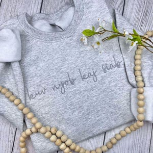 Hmong Embroidered Sweatshirt - &quot;Kuv Nyob Kaj Siab&quot; Positive Affirmation - Cozy Hmong Apparel - Mindfulness Gift - Unique Hmong Clothing