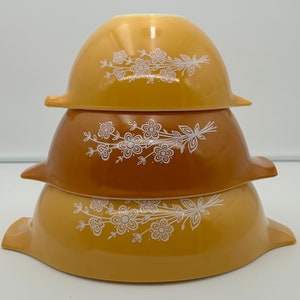 Vintage Pyrex set of 3 Butterfly Gold Cinderella Mixing Bowls . 441 (750 ml) 442 ( 1.5 L)443 (2 L). Excellent Condition