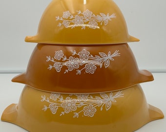 Vintage Pyrex set of 3 Butterfly Gold Cinderella Mixing Bowls . 441 (750 ml) 442 ( 1.5 L)443 (2 L). Excellent Condition