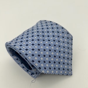 Tommy Hilfiger Men’s Core Micro Dot 100% Silk Necktie Made in the USA 60”x 3.5”