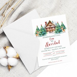 Puede incluir: Una invitaci&oacute;n a una cena de Navidad con una ilustraci&oacute;n de acuarela de una caba&ntilde;a acogedora en el bosque. La invitaci&oacute;n es para una cena el s&aacute;bado 17 de diciembre a las 5 PM. El texto dice "Acompa&ntilde;anos a una Cena de Navidad" e incluye la direcci&oacute;n y la informaci&oacute;n de RSVP.