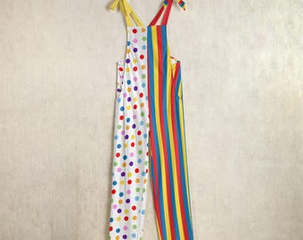 Clownkostuumjumpsuit: clowncore-broek, circusstreep en gestippelde broek met split aan de pijpen