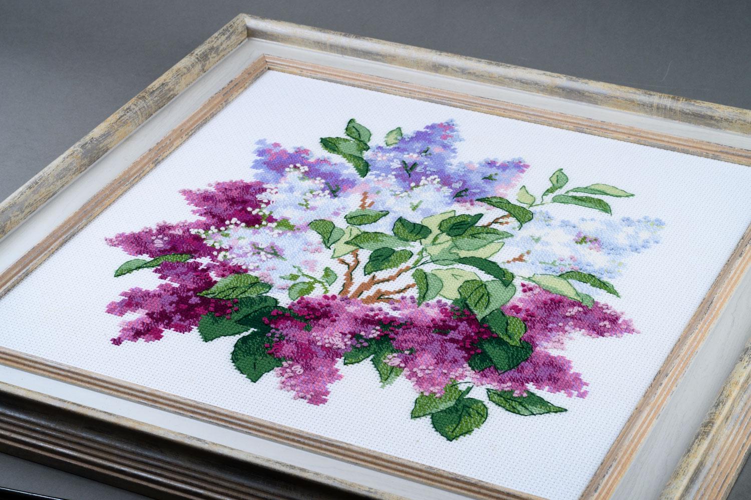 Kit Broderie Point De Croix RIOLIS 'Bouquet De Lilas' - 20x20 Cm - Toile Et Laine Fournies - 8