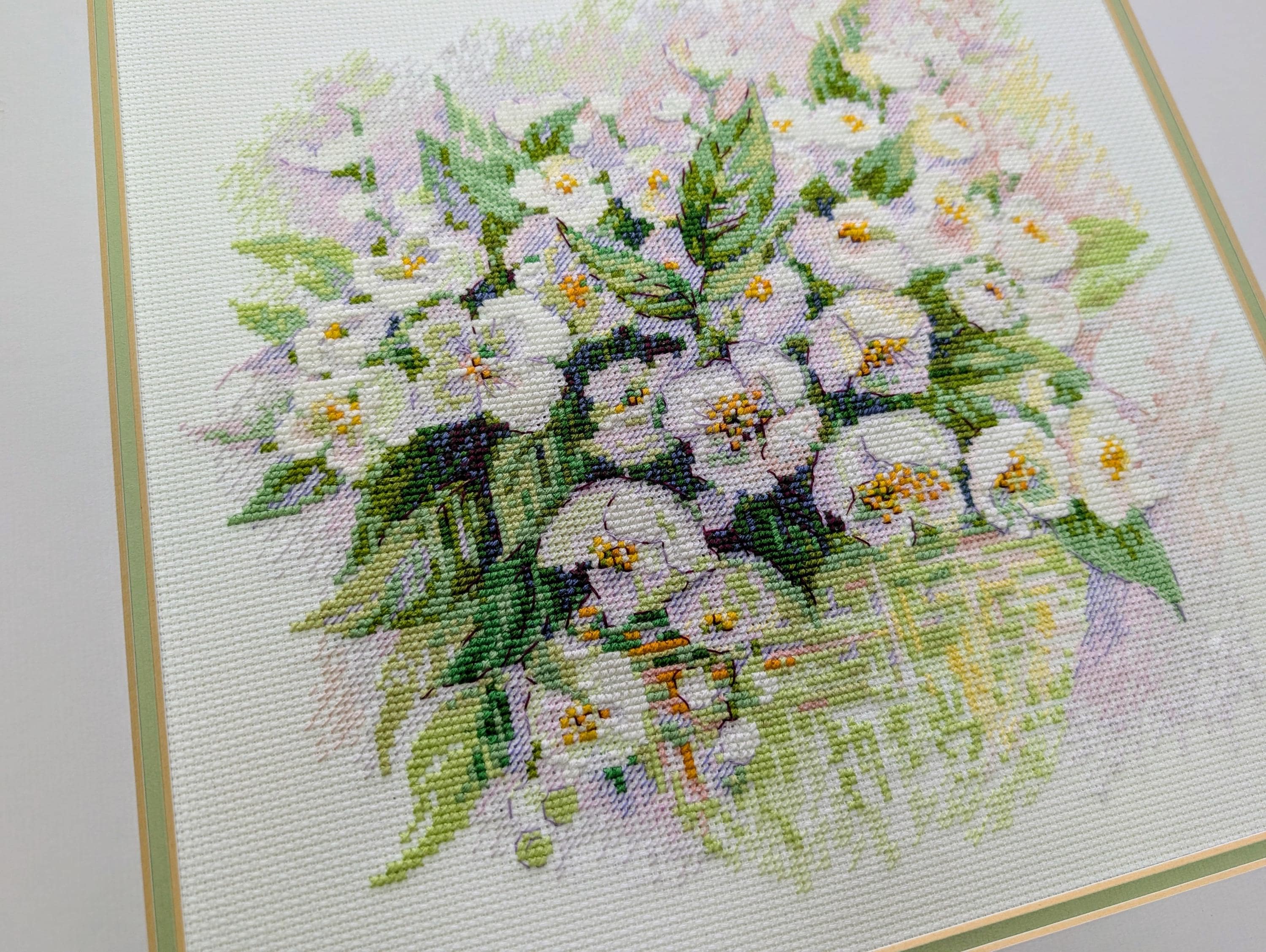 Riolis Kreuzstich-Set 'Aquarell Jasmin' – Komplettes Set Mit Garn, Stoff, Nadel & Anleitung, Für Anfänger & Fortgeschrittene