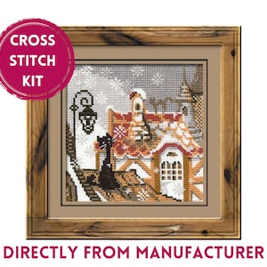 RIOLIS Counted Cross Stitch Kit 610 City & Cats Winter, Embroidery Kit with a Black Cat Sitting on a Rooftop of Winter Town