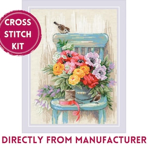 Kit de punto de cruz RIOLIS 2299 Flores de jardín, kit de bordado con un ramo de anémonas, ranúnculos y otras flores sobre una silla