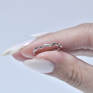 Minimalist wave ring, flat wave ring, thin wave ring 14K gold, sterling silver, zig zag ring, ripple ring, stackable ring, stackable ring.