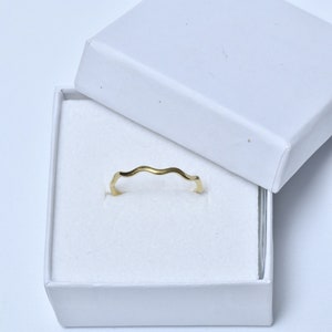Minimalist wave ring, flat wave ring, thin wave ring 14K gold, sterling silver, zig zag ring, ripple ring, stackable ring, stackable ring.