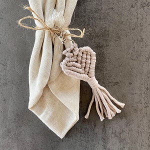 Ciondolo cuore macramè, portachiavi, decorazione, regalo, regalo per gli ospiti, portatovaglioli, matrimonio, ciondolo per borsa, San Valentino/Festa della mamma