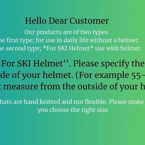 Puede incluir: Texto sobre un fondo degradado verde y azul que explica que los productos est&aacute;n disponibles en dos tipos: para uso diario sin casco y para uso con casco de esqu&iacute;. El texto tambi&eacute;n indica a los clientes que han pedido la versi&oacute;n con casco de esqu&iacute; que especifiquen el tama&ntilde;o de su casco, por ejemplo 55-59 cm, y que midan desde el interior del casco, no desde el exterior. El texto tambi&eacute;n indica que los sombreros est&aacute;n hechos a mano y no son flexibles, por lo que los clientes deben elegir la talla correcta.