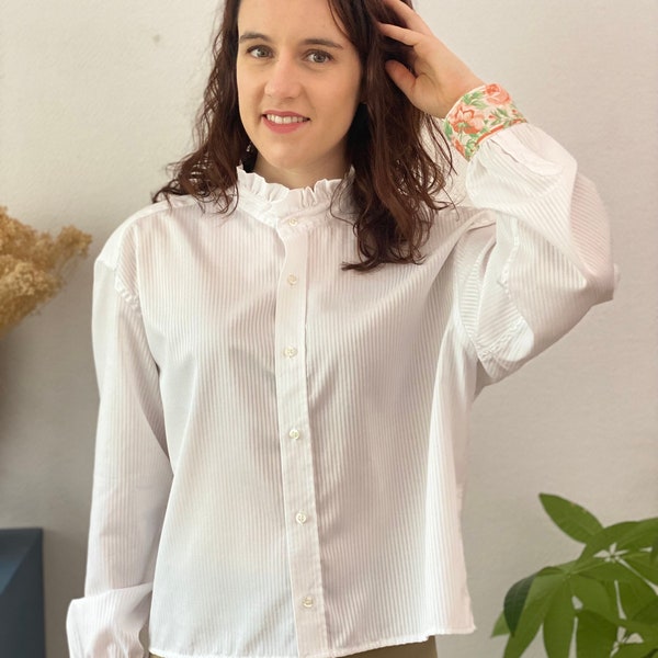 Chemise Pauline Upcyclée Blanche avec Volant au col et galons aux poignets   - Pièce unique et responsable