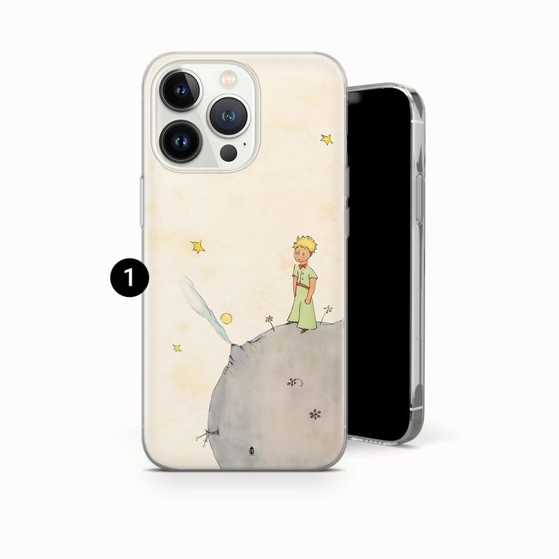 Puede incluir: Funda transparente para tel&eacute;fono con una ilustraci&oacute;n en acuarela de El Principito sobre un peque&ntilde;o planeta. La obra de arte incluye un sol amarillo, estrellas y un atuendo verde claro. La funda est&aacute; dise&ntilde;ada para un smartphone.