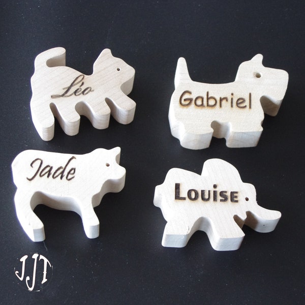 Animal personnalisable découpé à la main au choix : chat, chien, veau éléphant. Marque-place en bois pour baptême, mariage, anniversaire.