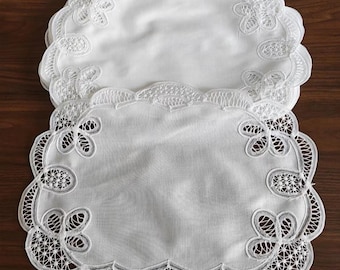 Mantel individual de lino vintage, mantel individual blanco bordado, decoración de mesa de té de estilo clásico.