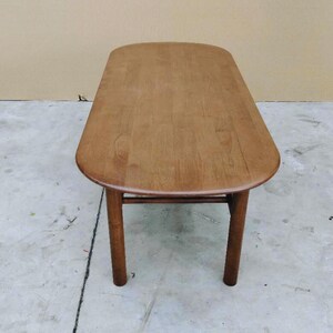side view of the mid century modern coffee table featuring refined edge