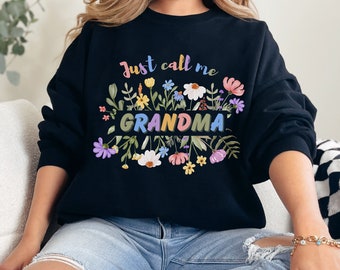 Grandma Floral Sweatshirt: Pregnancy Announcement Gift