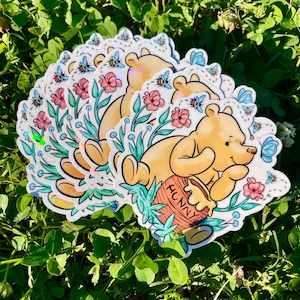 Pegatina clásica del oso amarillo de Winnie / Pegatinas de vinilo impermeables / Arte de Winnie the Pooh / Papelería estética Cottage Core / Oso Winnie the Pooh