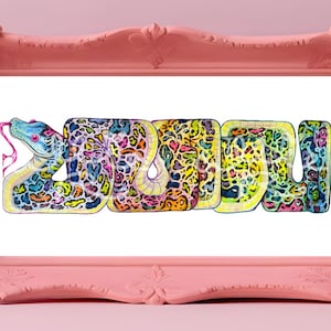 Puede incluir: Una ilustración abstracta colorida de una serpiente con una cabeza azul brillante y un cuerpo amarillo, verde y rosa. La serpiente está enroscada en forma de letra 'S'.