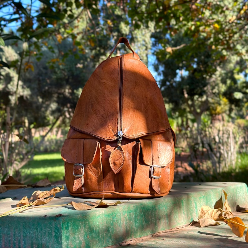 Brown leather handmade backpack, womens backpack, leather Rucksack, 2 pockets on the front, Zipped pockets, adjustable zipped straps