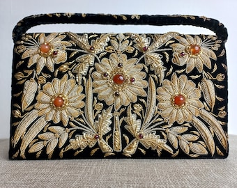 Beautiful Pochette Clutch - handcrafted by a seamstress from the 1960s - Merano - made of black velvet, decorated with gold threads and beads